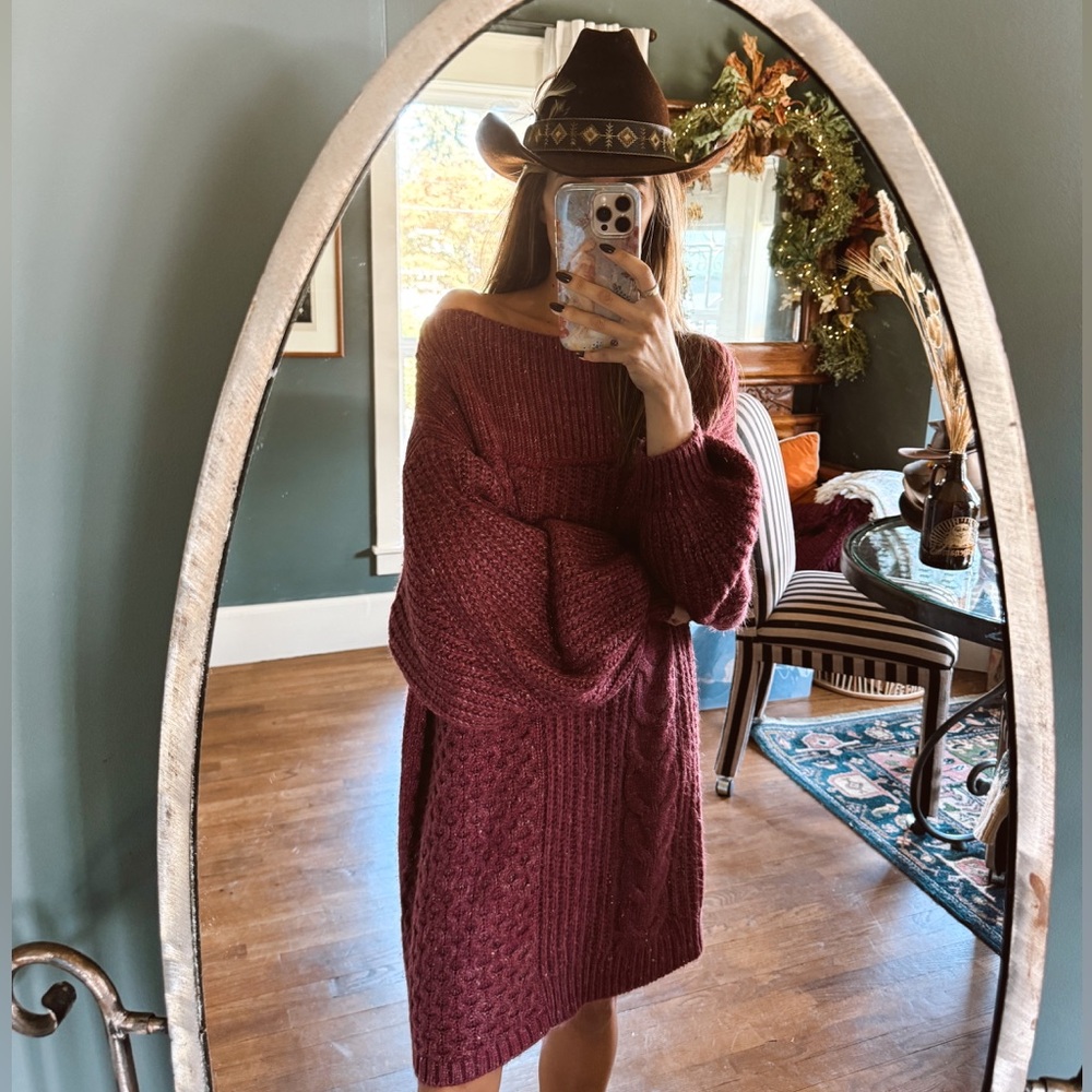 Free People wine maroon Cable Knit Off the Shoulder tunic Sweater sz Large